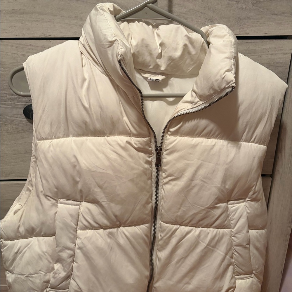 Double Zero Cream Puffer Vest
